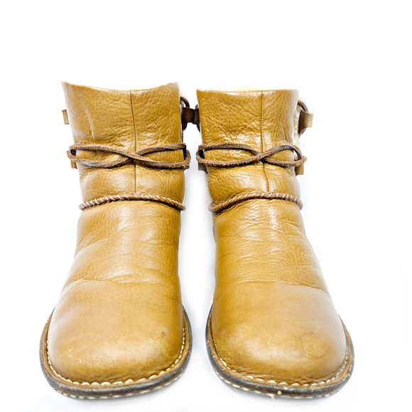 UGG Australia Akadia Lace Up Winter Boots size 9 - Picture 8 of 10